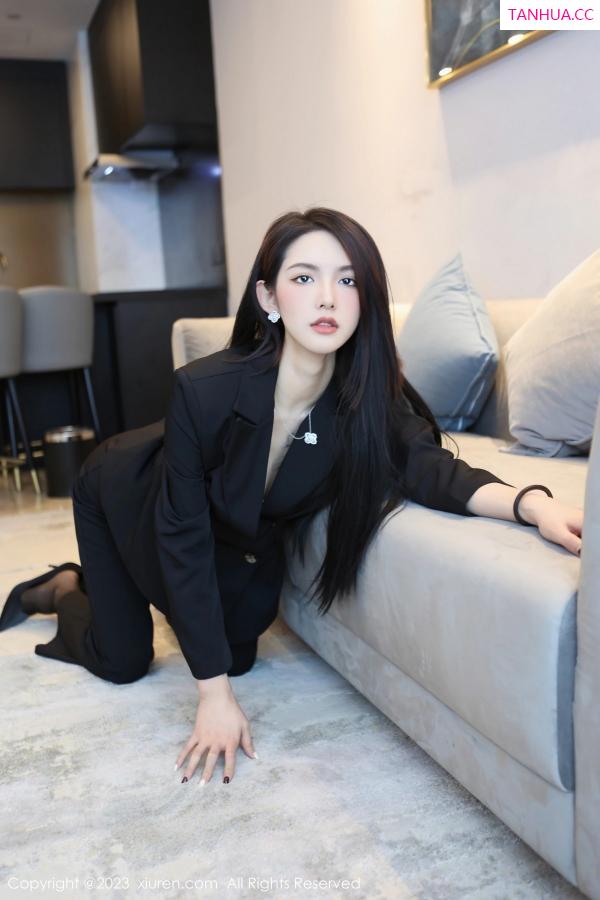   [XiuRen]高清写真图 2023.04.14 No.6576 乔一一 黑丝美腿第11张图片